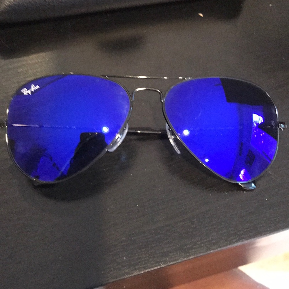 Blue/violet mirrored ray-ban aviators